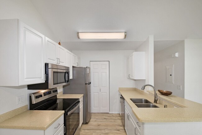 75-6081 Ali'i Dr in Kailua Kona, HI - Building Photo - Building Photo