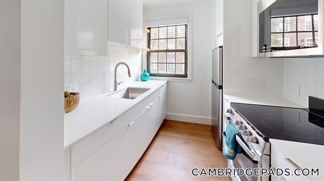 1200 Massachusetts Ave, Unit 104 in Cambridge, MA - Building Photo - Building Photo