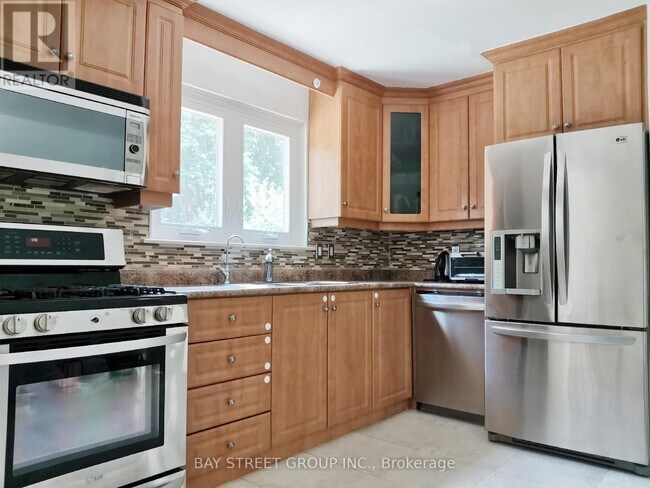 25 Penwick Crescent in Richmond Hill, ON - Building Photo - Building Photo