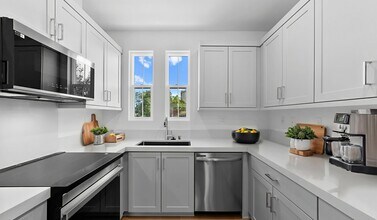 1208 Mountain Laurel Rd in San Marcos, CA - Foto de edificio - Building Photo