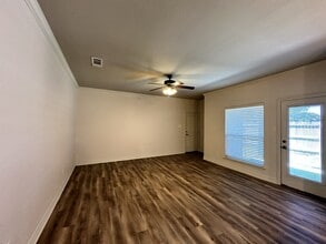 501 Baylor Dr in Greenville, TX - Foto de edificio - Building Photo