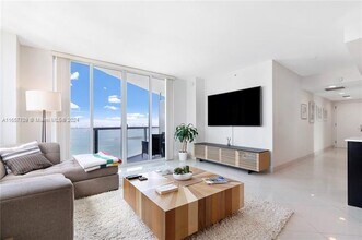 665 NE 25th St, Unit 2505 in Miami, FL - Foto de edificio - Building Photo