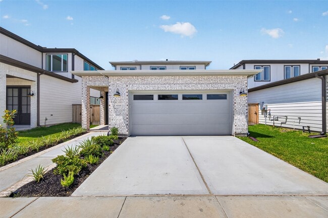 702 Sonfield Dr