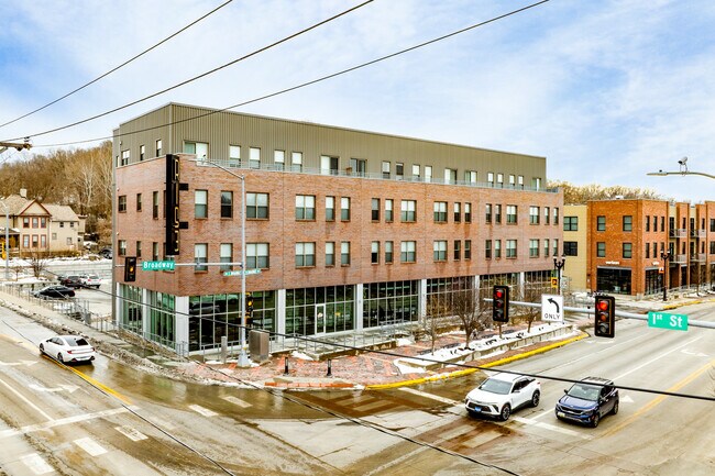 The Rise in Council Bluffs, IA - Foto de edificio - Building Photo