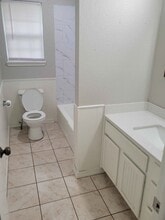 136 E Cleburn St in Fayetteville, AR - Foto de edificio - Building Photo