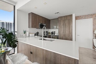 1080 Brickell Ave in Miami, FL - Building Photo