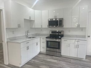 477 Hilldale Ave in Haverhill, MA - Building Photo - Building Photo