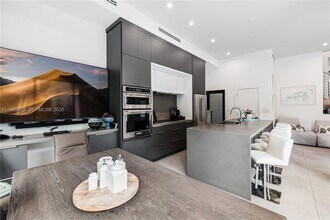 640 Fernwood Rd in Key Biscayne, FL - Building Photo - Building Photo