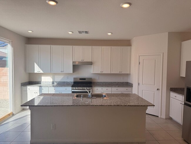 5961 Bruselas St in Las Vegas, NV - Building Photo - Building Photo