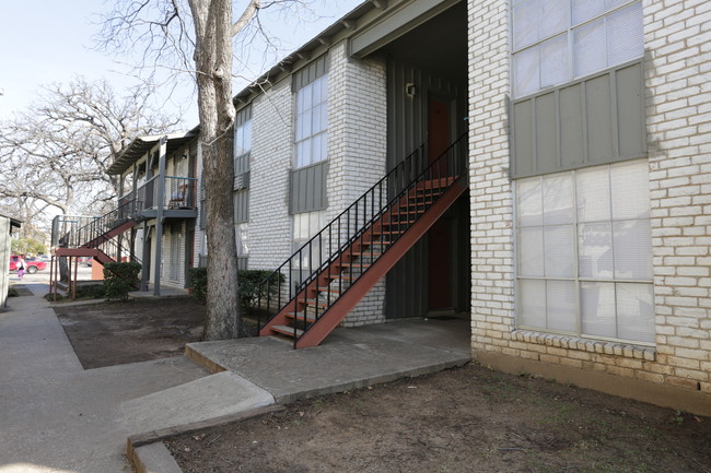 Cornerstone Apartments in Dallas, TX - Building Photo - Building Photo