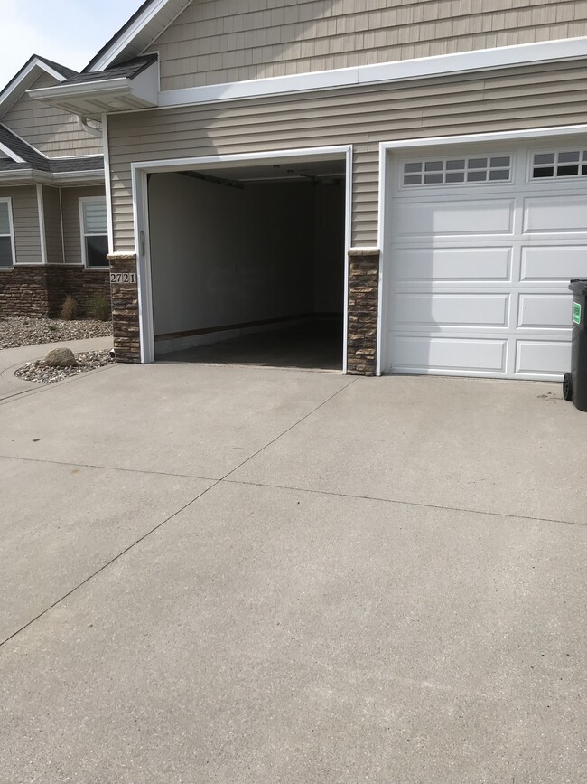 2717 London Dr in Ames, IA - Building Photo - Building Photo