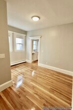 55 Estes St, Unit 1 in Lynn, MA - Foto de edificio - Building Photo