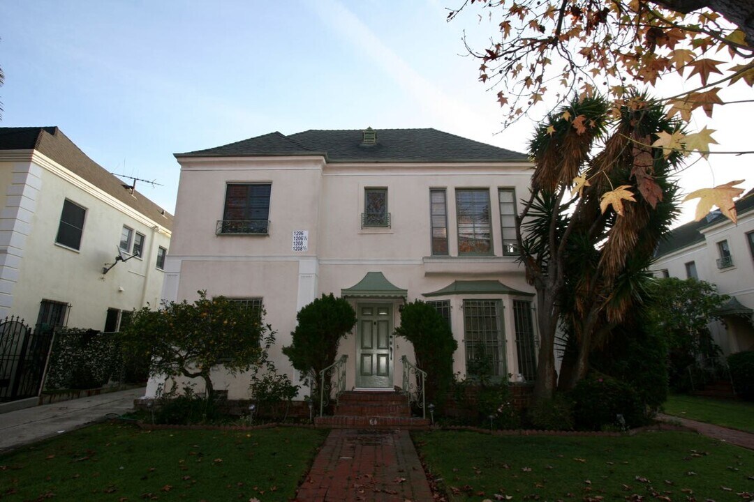 1206 S Alfred St in Los Angeles, CA - Building Photo