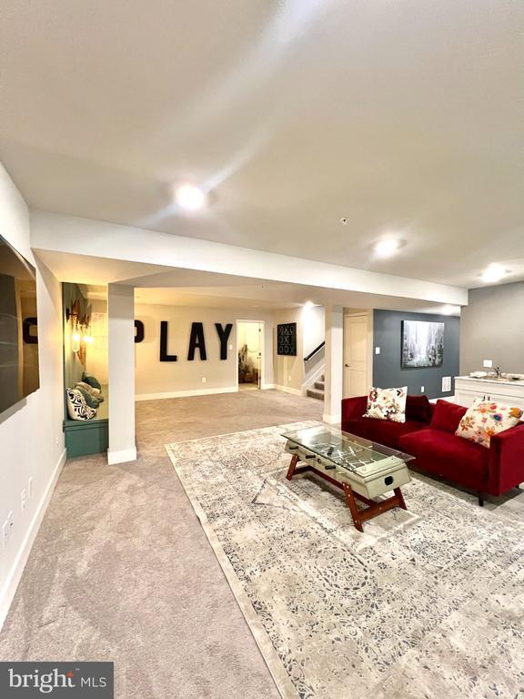 property at 4563 Shakespeare Cir