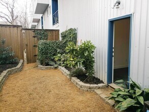 4214 Swiss Ave in Dallas, TX - Foto de edificio - Building Photo