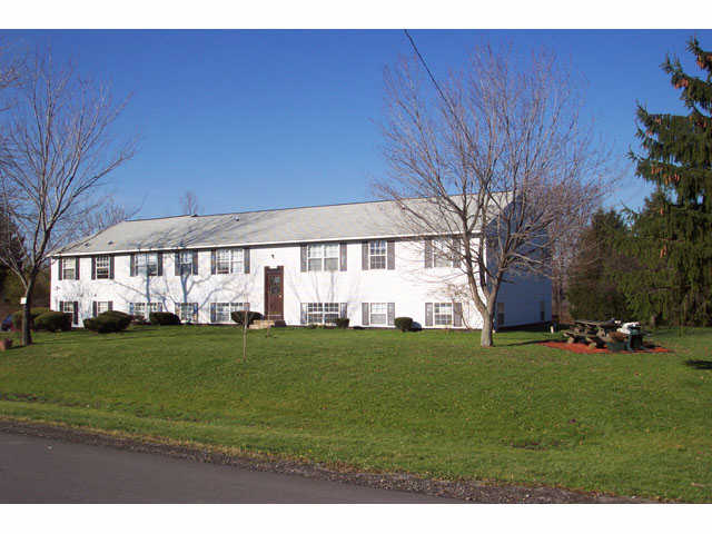 Village Apartments in Ithaca, NY - Foto de edificio - Building Photo