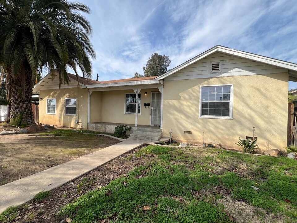 1581 N Fay Ave in Fresno, CA - Building Photo