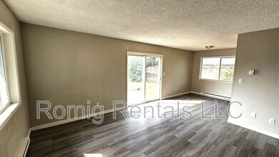 847 12th St in Washougal, WA - Building Photo - Building Photo