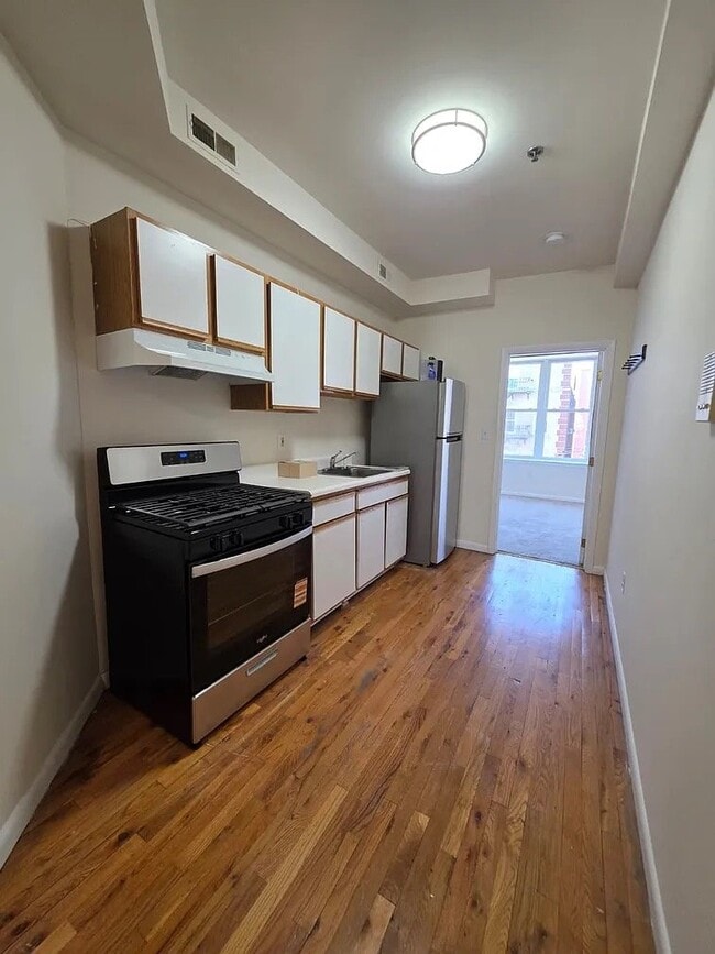 530 Monroe St, Unit 1