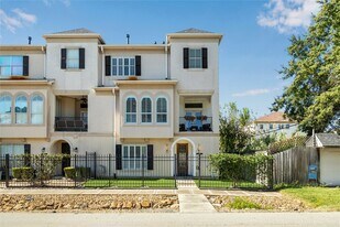 811 Patterson St in Houston, TX - Building Photo