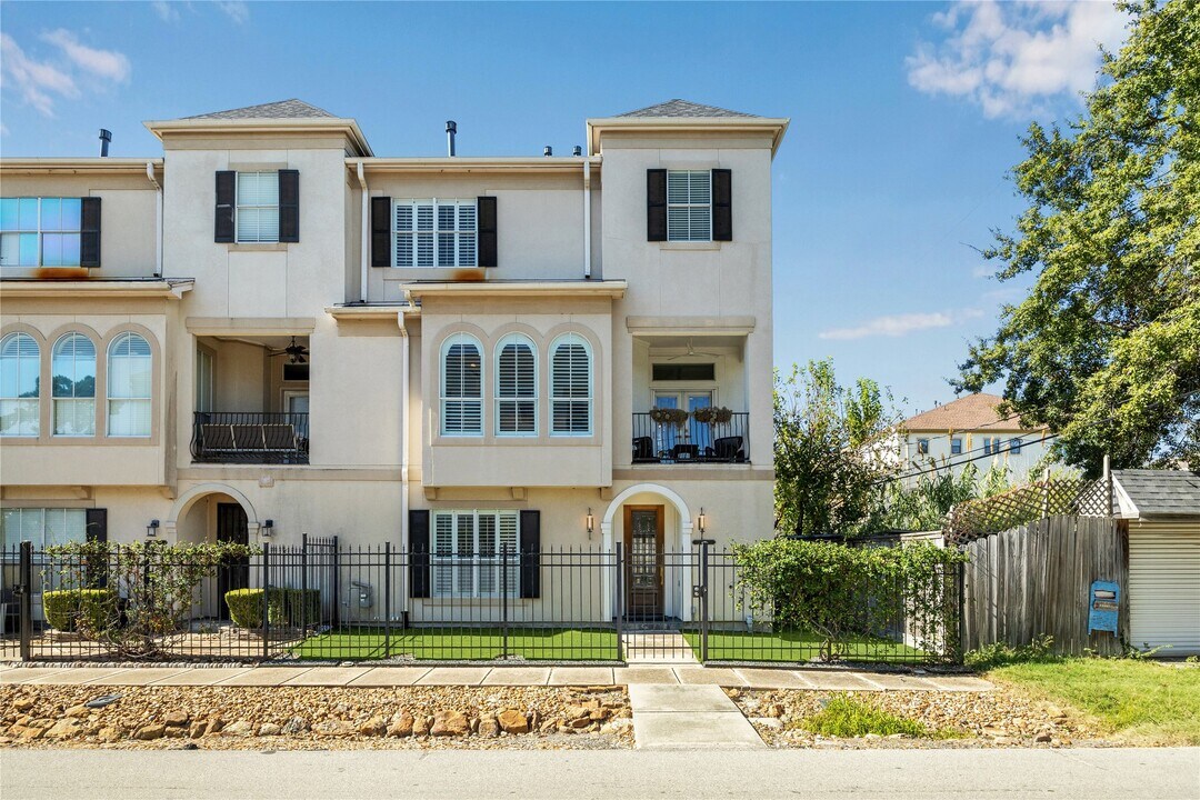 811 Patterson St in Houston, TX - Building Photo