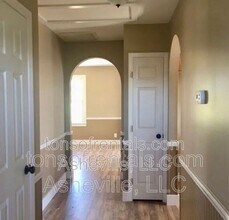 108 N Blue Ridge Ave in Hendersonville, NC - Building Photo - Building Photo