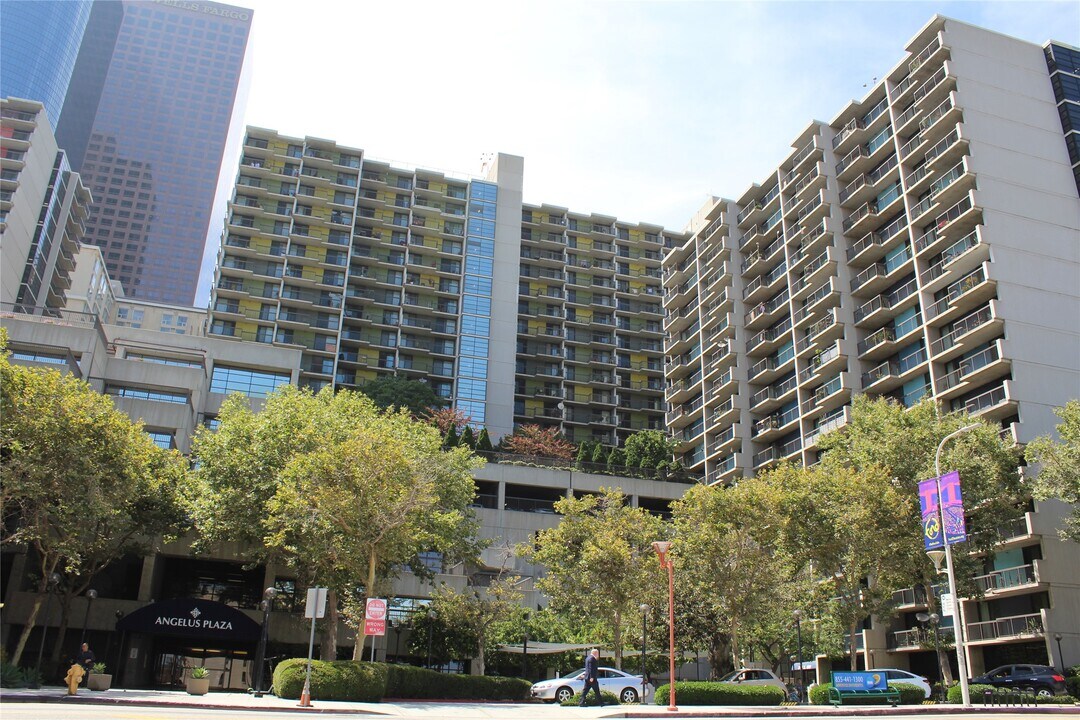 255 S Hill St in Los Angeles, CA - Building Photo