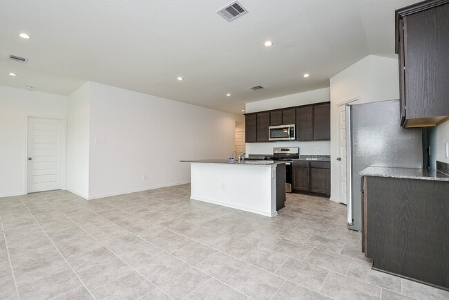 7519 Fierce Friesian Ln in Iowa Colony, TX - Building Photo - Building Photo