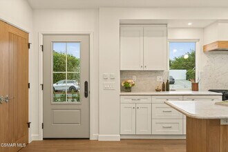 734 Calle Margarita in Thousand Oaks, CA - Building Photo - Building Photo