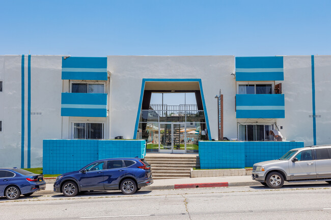 Hillside Plaza Apartments in Lomita, CA - Building Photo - Building Photo