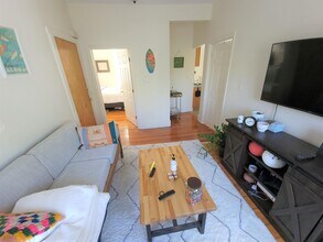 76 Oak St, Unit 3R in Somerville, MA - Building Photo - Building Photo