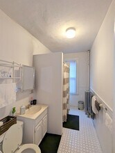 42 Calvin St, Unit 1R in Somerville, MA - Foto de edificio - Building Photo