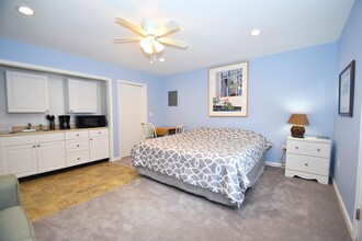 7702 Coastal Hwy, Unit Efficiency in Ocean City, MD - Building Photo - Building Photo