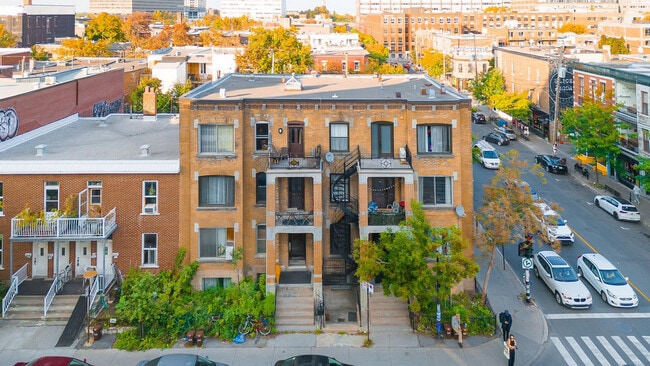 property at 5555 Saint-Urbain Rue