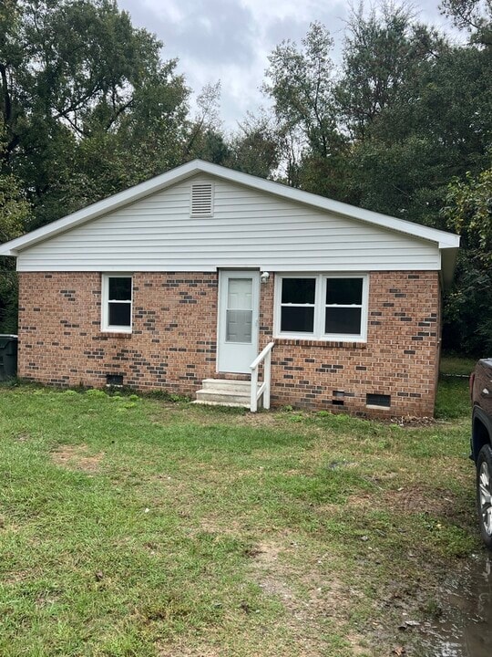 1109 Old Emporia Rd in Gaston, NC - Building Photo