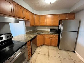 2650 Coconut Bay Ln in Sarasota, FL - Building Photo - Building Photo