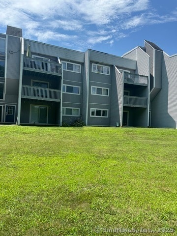 183 W Lake Dr in Middletown, CT - Building Photo - Building Photo