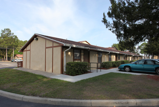 Colonial Village Apartments in Jacksonville, FL - Building Photo - Building Photo