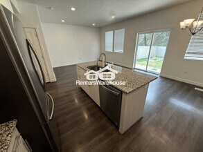 14792 Chimney Pass Dr in Bluffdale, UT - Building Photo - Building Photo