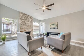 10401 Burmaster Ln, Unit B in Austin, TX - Building Photo - Building Photo
