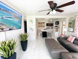 3240 Williamsburg St in Sarasota, FL - Building Photo
