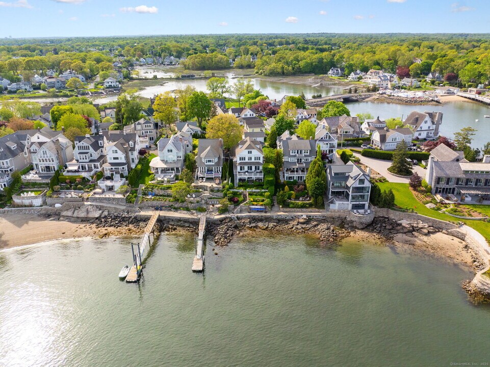 38 Yarmouth Rd in Norwalk, CT - Building Photo