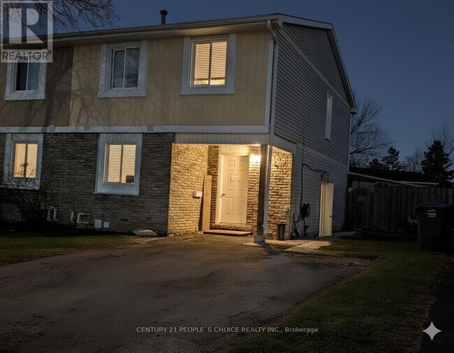 23 Bruce Beer Dr in Brampton, ON - Building Photo - Building Photo