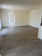 4437 Newsom Cir, Unit C in Las Vegas, NV - Foto de edificio - Building Photo