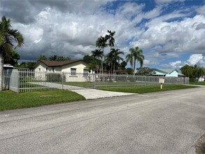 16001 SW 284th St in Homestead, FL - Building Photo - Building Photo