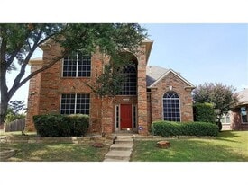 1100 Raleigh Dr in Lewisville, TX - Building Photo