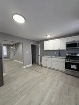 300 Denison St in Baltimore, MD - Building Photo