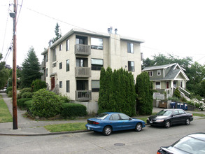 1201 N 44th St in Seattle, WA - Building Photo - Building Photo