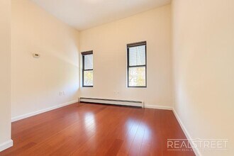 Lovely 3 Bed in Bed Stuy! in Brooklyn, NY - Foto de edificio - Building Photo