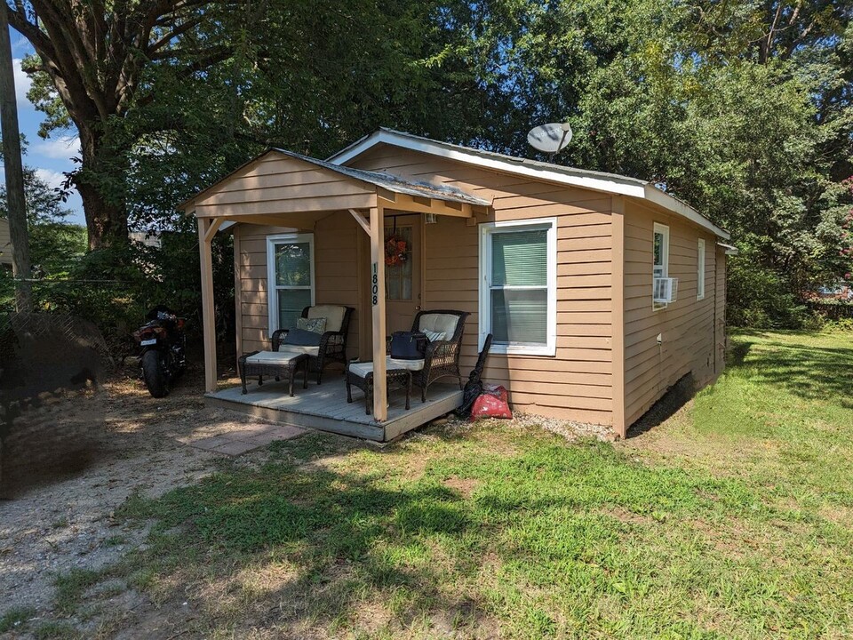 1808 W Davidson Ave in Gastonia, NC - Building Photo